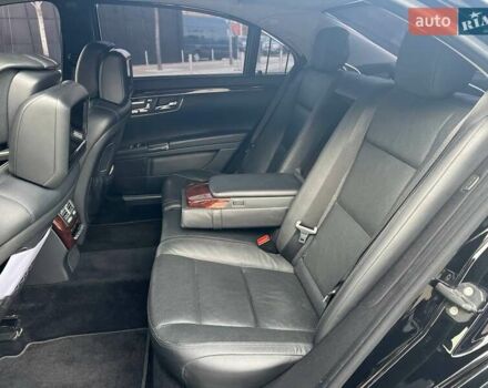 Черный Мерседес С Класс, объемом двигателя 5.46 л и пробегом 312 тыс. км за 19990 $, фото 10 на Automoto.ua