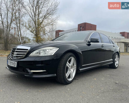 Черный Мерседес С Класс, объемом двигателя 5.46 л и пробегом 275 тыс. км за 20700 $, фото 1 на Automoto.ua
