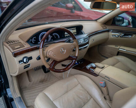 Чорний Мерседес С Клас, об'ємом двигуна 5.46 л та пробігом 288 тис. км за 18500 $, фото 15 на Automoto.ua