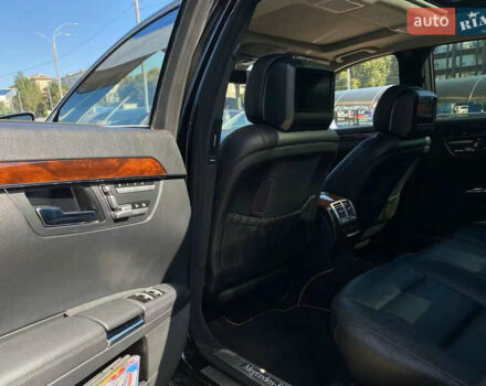 Черный Мерседес С Класс, объемом двигателя 5.5 л и пробегом 234 тыс. км за 15900 $, фото 19 на Automoto.ua