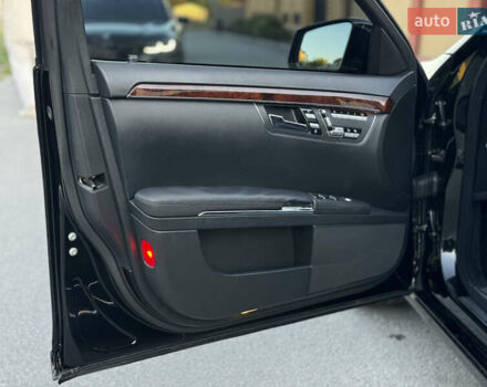Черный Мерседес С Класс, объемом двигателя 3 л и пробегом 279 тыс. км за 18499 $, фото 39 на Automoto.ua
