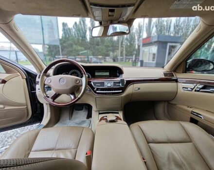 Черный Мерседес С Класс, объемом двигателя 5.5 л и пробегом 176 тыс. км за 15000 $, фото 15 на Automoto.ua