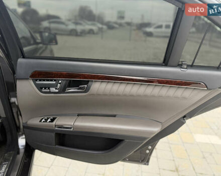 Чорний Мерседес С Клас, об'ємом двигуна 5 л та пробігом 242 тис. км за 12900 $, фото 28 на Automoto.ua