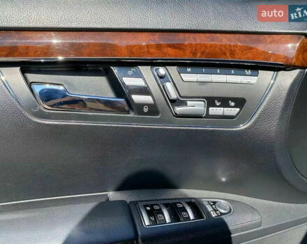 Черный Мерседес С Класс, объемом двигателя 5.5 л и пробегом 234 тыс. км за 15900 $, фото 15 на Automoto.ua