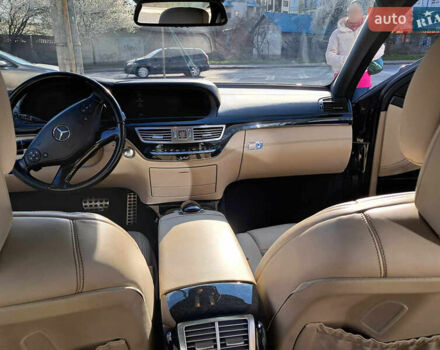 Черный Мерседес С Класс, объемом двигателя 5.5 л и пробегом 156 тыс. км за 22000 $, фото 17 на Automoto.ua