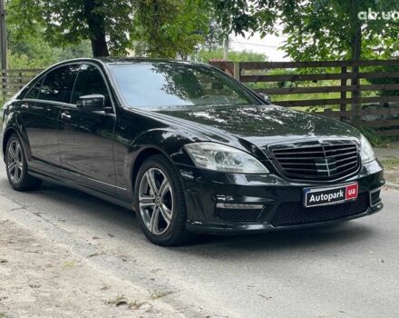 Черный Мерседес С Класс, объемом двигателя 5 л и пробегом 240 тыс. км за 13990 $, фото 2 на Automoto.ua
