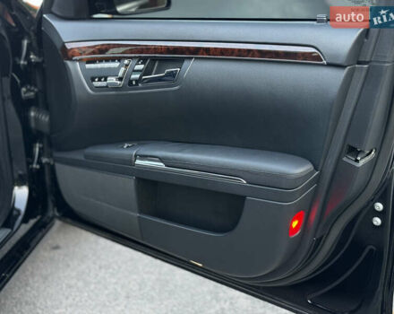 Черный Мерседес С Класс, объемом двигателя 3 л и пробегом 279 тыс. км за 18499 $, фото 54 на Automoto.ua