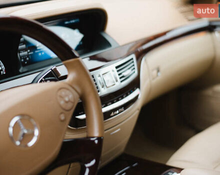 Чорний Мерседес С Клас, об'ємом двигуна 5.46 л та пробігом 70 тис. км за 30000 $, фото 22 на Automoto.ua