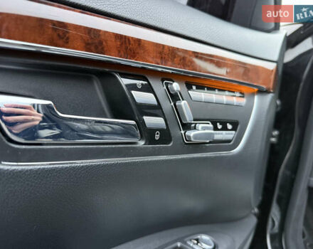 Чорний Мерседес С Клас, об'ємом двигуна 5.5 л та пробігом 310 тис. км за 14999 $, фото 79 на Automoto.ua