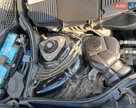 Черный Мерседес С Класс, объемом двигателя 5.5 л и пробегом 156 тыс. км за 22000 $, фото 25 на Automoto.ua