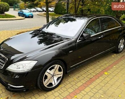 Черный Мерседес С Класс, объемом двигателя 5.46 л и пробегом 190 тыс. км за 23999 $, фото 2 на Automoto.ua