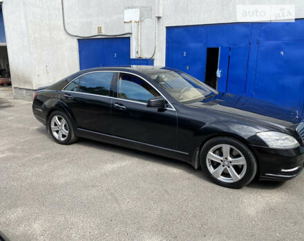 Черный Мерседес С Класс, объемом двигателя 5.46 л и пробегом 296 тыс. км за 17500 $, фото 2 на Automoto.ua