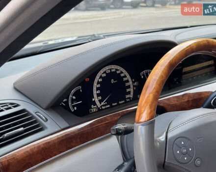 Черный Мерседес С Класс, объемом двигателя 5.46 л и пробегом 370 тыс. км за 14999 $, фото 17 на Automoto.ua