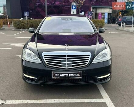Черный Мерседес С Класс, объемом двигателя 5.46 л и пробегом 312 тыс. км за 19990 $, фото 2 на Automoto.ua