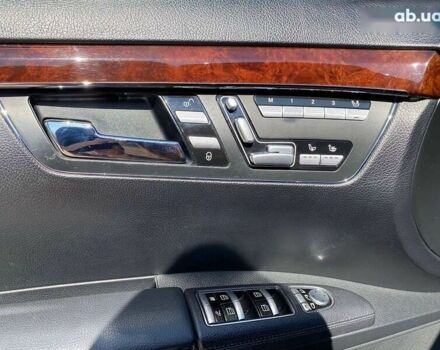 Чорний Мерседес С Клас, об'ємом двигуна 5.5 л та пробігом 234 тис. км за 17900 $, фото 19 на Automoto.ua