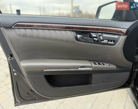 Чорний Мерседес С Клас, об'ємом двигуна 5 л та пробігом 242 тис. км за 12900 $, фото 16 на Automoto.ua