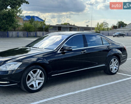 Черный Мерседес С Класс, объемом двигателя 5.46 л и пробегом 370 тыс. км за 14999 $, фото 4 на Automoto.ua