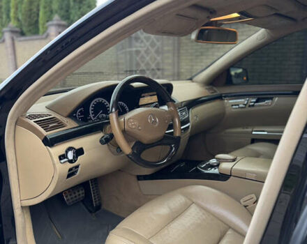 Черный Мерседес С Класс, объемом двигателя 5.46 л и пробегом 229 тыс. км за 15000 $, фото 11 на Automoto.ua