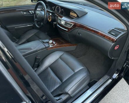 Черный Мерседес С Класс, объемом двигателя 3 л и пробегом 279 тыс. км за 18499 $, фото 51 на Automoto.ua