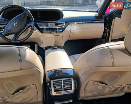 Черный Мерседес С Класс, объемом двигателя 5.5 л и пробегом 156 тыс. км за 22000 $, фото 18 на Automoto.ua