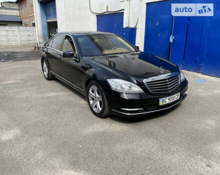 Черный Мерседес С Класс, объемом двигателя 5.46 л и пробегом 296 тыс. км за 17500 $, фото 1 на Automoto.ua