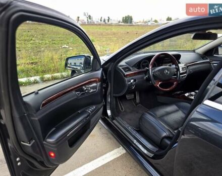 Чорний Мерседес С Клас, об'ємом двигуна 5.5 л та пробігом 212 тис. км за 14900 $, фото 16 на Automoto.ua