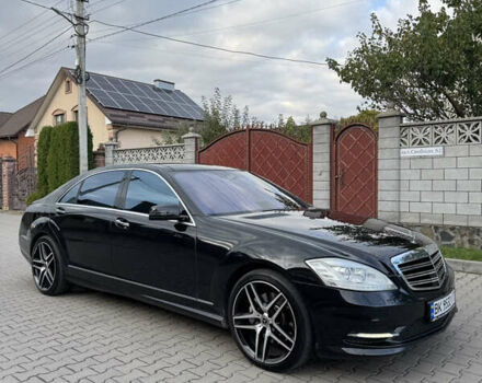 Черный Мерседес С Класс, объемом двигателя 5.46 л и пробегом 229 тыс. км за 15000 $, фото 4 на Automoto.ua