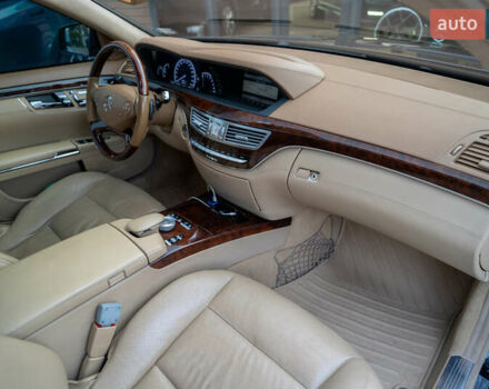 Чорний Мерседес С Клас, об'ємом двигуна 5.46 л та пробігом 288 тис. км за 18500 $, фото 33 на Automoto.ua