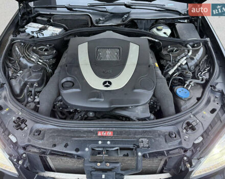 Чорний Мерседес С Клас, об'ємом двигуна 5.5 л та пробігом 213 тис. км за 17000 $, фото 29 на Automoto.ua