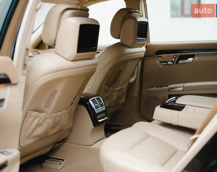 Чорний Мерседес С Клас, об'ємом двигуна 5.46 л та пробігом 70 тис. км за 30000 $, фото 17 на Automoto.ua