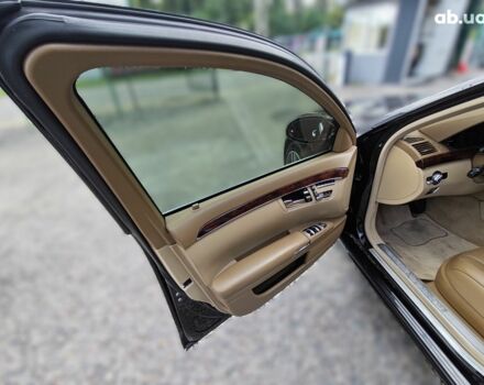 Черный Мерседес С Класс, объемом двигателя 5.5 л и пробегом 176 тыс. км за 15000 $, фото 10 на Automoto.ua