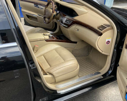 Черный Мерседес С Класс, объемом двигателя 5.46 л и пробегом 296 тыс. км за 17500 $, фото 5 на Automoto.ua