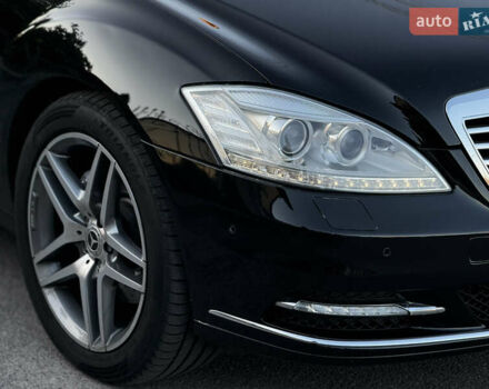 Черный Мерседес С Класс, объемом двигателя 3 л и пробегом 279 тыс. км за 18499 $, фото 1 на Automoto.ua