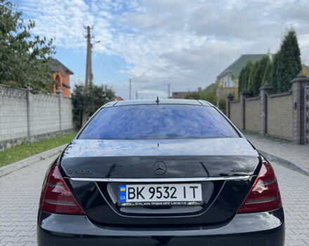 Черный Мерседес С Класс, объемом двигателя 5.46 л и пробегом 229 тыс. км за 15000 $, фото 3 на Automoto.ua