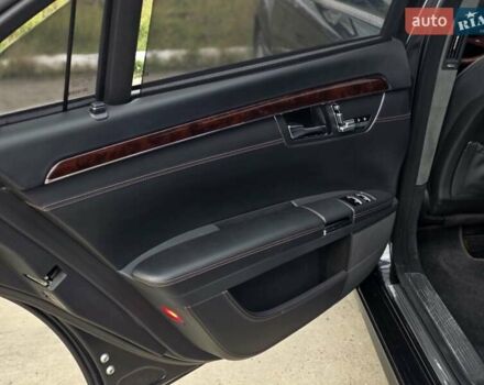 Чорний Мерседес С Клас, об'ємом двигуна 5.5 л та пробігом 212 тис. км за 14900 $, фото 33 на Automoto.ua
