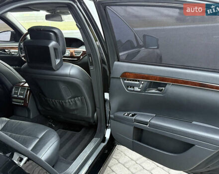 Чорний Мерседес С Клас, об'ємом двигуна 5.5 л та пробігом 310 тис. км за 14999 $, фото 71 на Automoto.ua