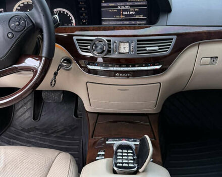 Чорний Мерседес С Клас, об'ємом двигуна 5.5 л та пробігом 213 тис. км за 17000 $, фото 12 на Automoto.ua