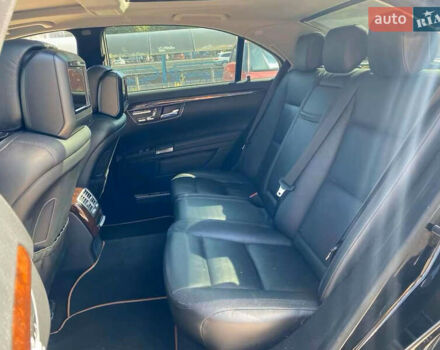 Черный Мерседес С Класс, объемом двигателя 5.5 л и пробегом 234 тыс. км за 15900 $, фото 21 на Automoto.ua