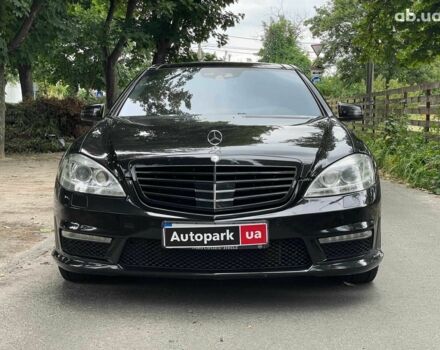 Черный Мерседес С Класс, объемом двигателя 5 л и пробегом 240 тыс. км за 13990 $, фото 1 на Automoto.ua