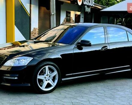 Черный Мерседес С Класс, объемом двигателя 5.46 л и пробегом 175 тыс. км за 16300 $, фото 1 на Automoto.ua