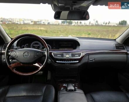 Чорний Мерседес С Клас, об'ємом двигуна 5.5 л та пробігом 212 тис. км за 14900 $, фото 21 на Automoto.ua