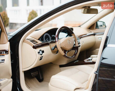 Чорний Мерседес С Клас, об'ємом двигуна 5.46 л та пробігом 70 тис. км за 30000 $, фото 20 на Automoto.ua