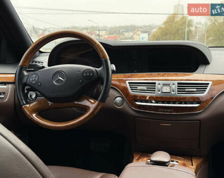 Черный Мерседес С Класс, объемом двигателя 3.5 л и пробегом 80 тыс. км за 19000 $, фото 29 на Automoto.ua