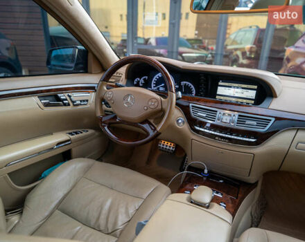Чорний Мерседес С Клас, об'ємом двигуна 5.46 л та пробігом 288 тис. км за 18500 $, фото 22 на Automoto.ua