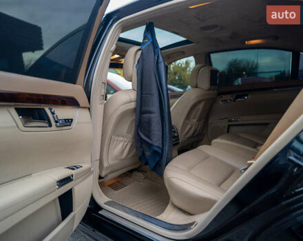 Чорний Мерседес С Клас, об'ємом двигуна 5.46 л та пробігом 288 тис. км за 18500 $, фото 28 на Automoto.ua