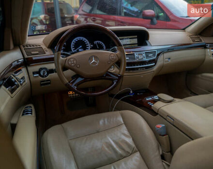 Чорний Мерседес С Клас, об'ємом двигуна 5.46 л та пробігом 288 тис. км за 18500 $, фото 19 на Automoto.ua