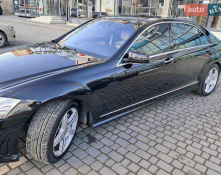 Черный Мерседес С Класс, объемом двигателя 5.5 л и пробегом 156 тыс. км за 22000 $, фото 5 на Automoto.ua