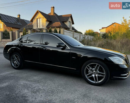 Черный Мерседес С Класс, объемом двигателя 3 л и пробегом 279 тыс. км за 18499 $, фото 4 на Automoto.ua