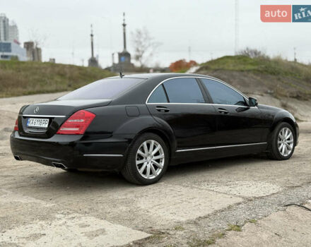 Черный Мерседес С Класс, объемом двигателя 4.66 л и пробегом 158 тыс. км за 12500 $, фото 6 на Automoto.ua