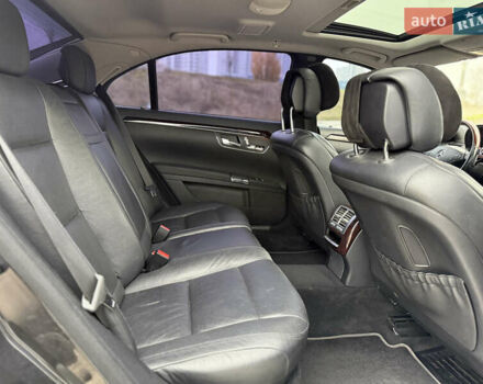 Черный Мерседес С Класс, объемом двигателя 4.66 л и пробегом 158 тыс. км за 12500 $, фото 25 на Automoto.ua